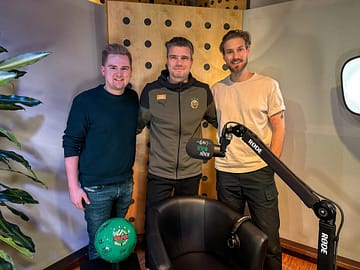 Lukas Marek mit Cheftrainer Robert Klaß und unserem sound engineer Martin (v.l.n.r))